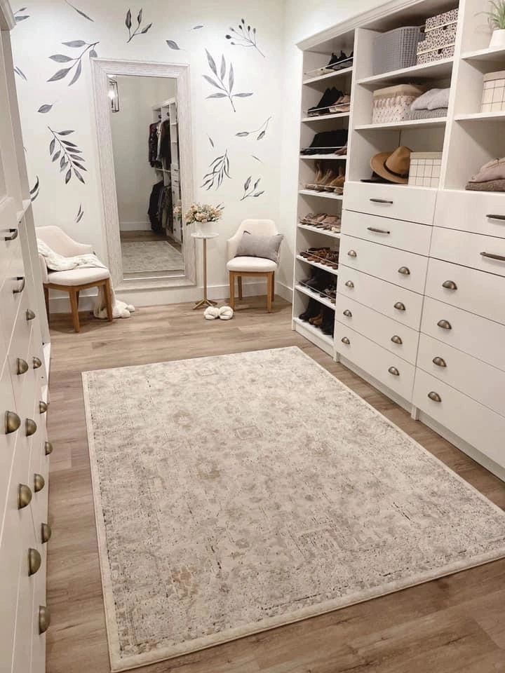 Walk-in closet